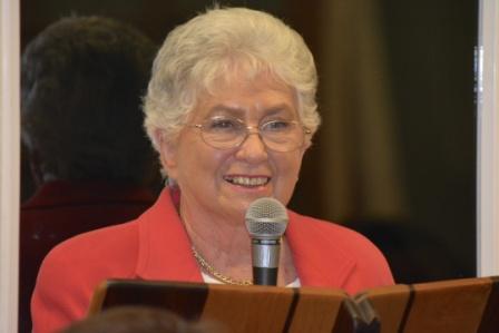 Diane Coombs Accepting 2014 VMF Guardian Award; Photo by Audrey Smith